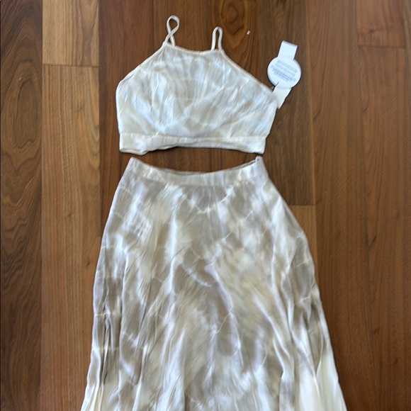 Aakaa Cream Tie-Dye Skirt Set - Picture 6 of 14